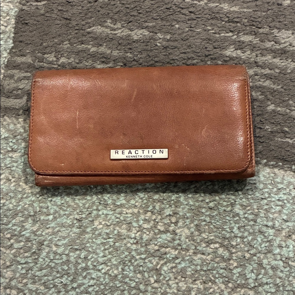 Kenneth Cole Reaction Tan/Brown Leather Trifold Wallet